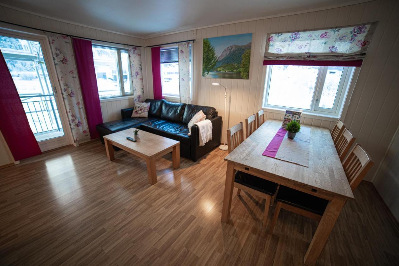 Forde Gjestehus Og Camping Førde Exterior foto