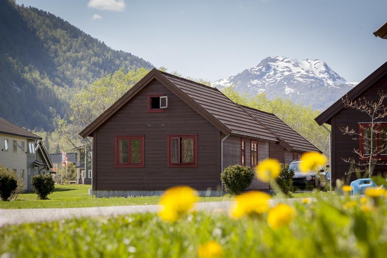 Forde Gjestehus Og Camping Førde Exterior foto