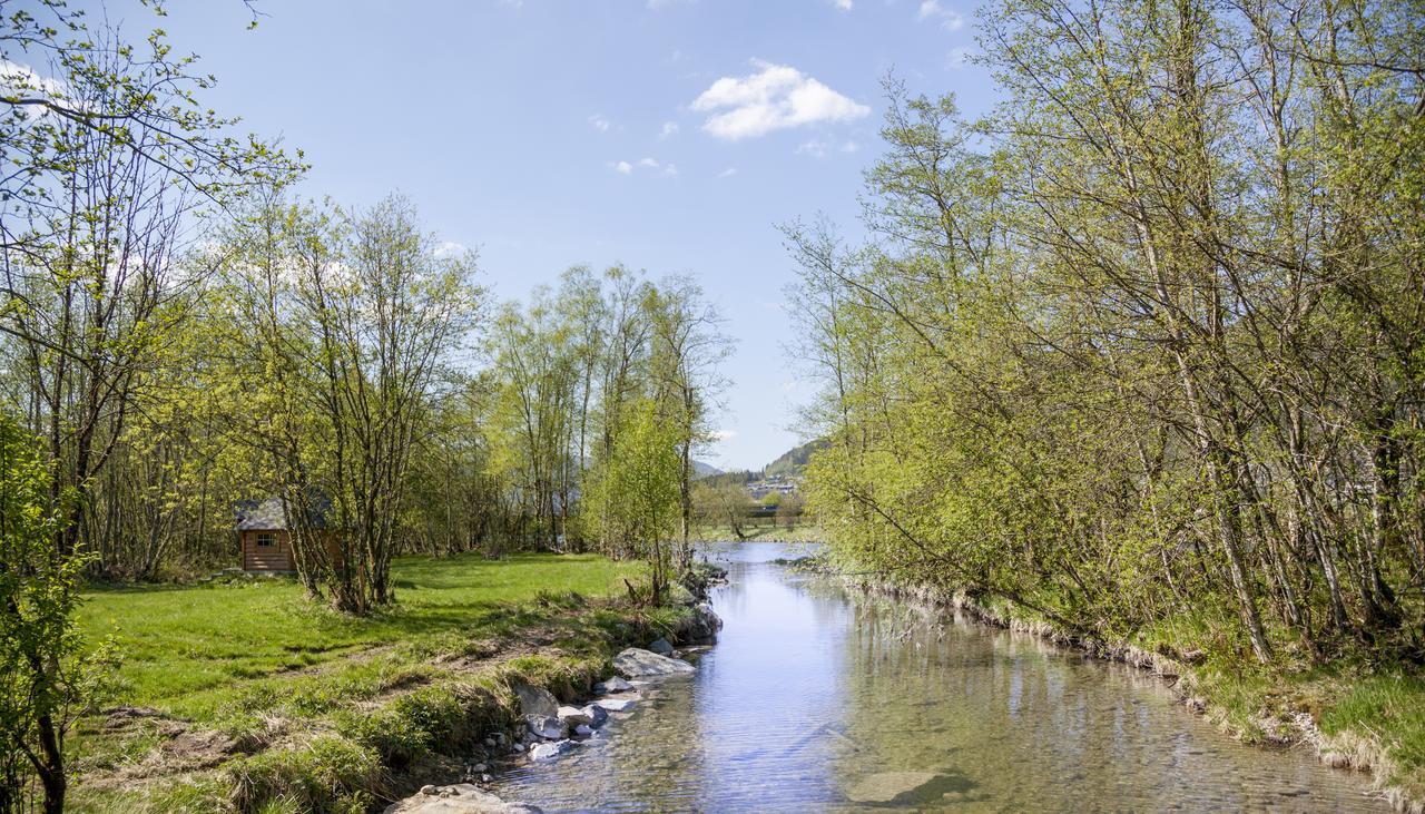 Forde Gjestehus Og Camping Førde Exterior foto