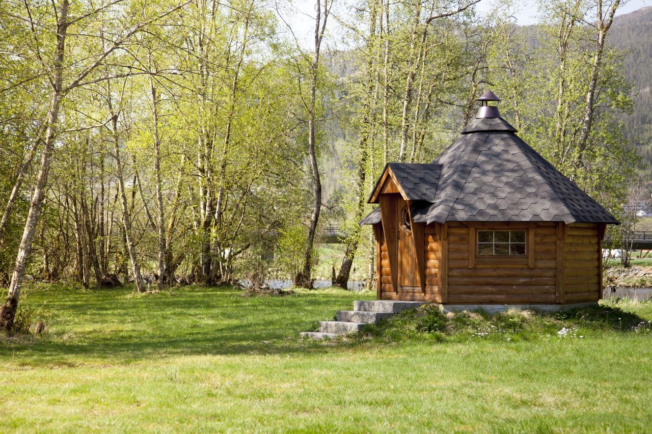 Forde Gjestehus Og Camping Førde Exterior foto