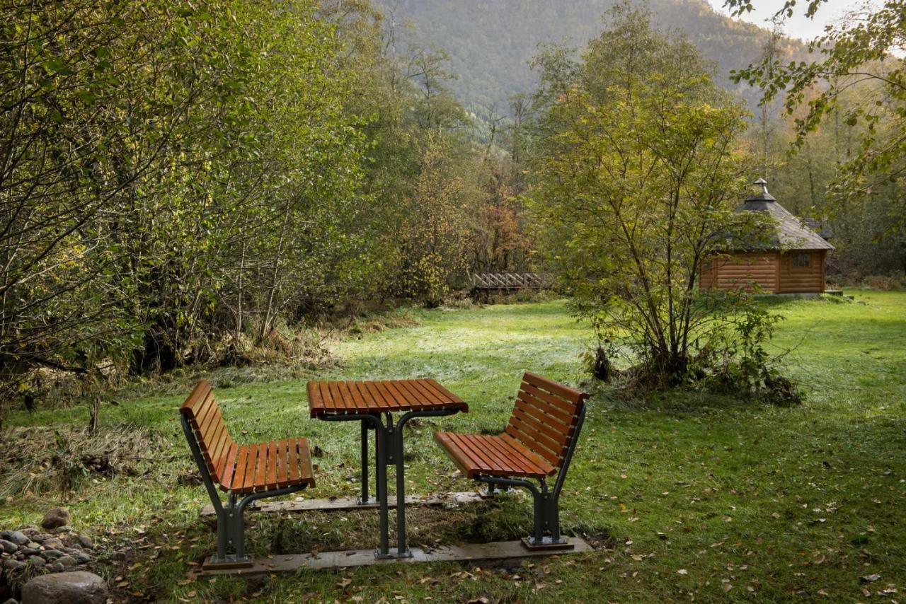 Forde Gjestehus Og Camping Førde Exterior foto